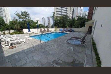 Apartamento à venda com 70m², 3 quartos e 2 vagas Apartamento à venda com 70m², 3 quartos e 2 vagasÁrea comum - Piscina