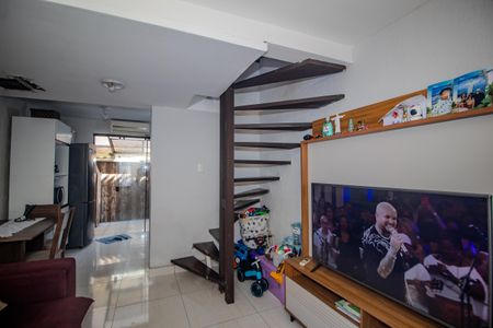 Casa de condomínio à venda com 67m², 3 quartos e 2 vagasSala