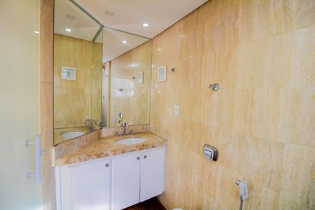 Apartamento à venda com 147m², 3 quartos e 1 vaga Apartamento à venda com 147m², 3 quartos e 1 vagaBanheiro da Suíte 2