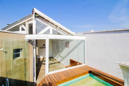 Apartamento à venda com 147m², 3 quartos e 1 vaga Apartamento à venda com 147m², 3 quartos e 1 vagaPiscina
