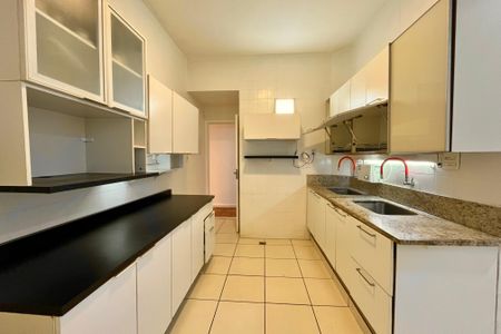 Apartamento para alugar com 170m², 3 quartos e 1 vagaCozinha 