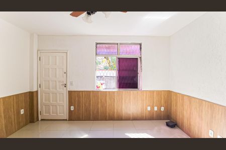 Casa à venda com 160m², 4 quartos e 2 vagasSala