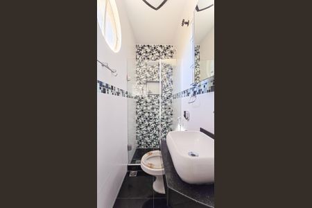 Casa à venda com 160m², 4 quartos e 2 vagasBanheiro de serviço