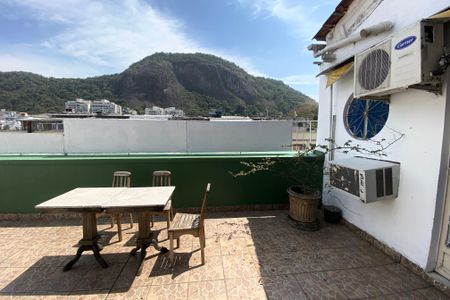 Apartamento à venda com 240m², 3 quartos e sem vagaVaranda