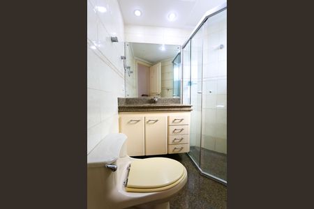 Apartamento à venda com 245m², 4 quartos e 4 vagasBanheiro da Suíte 1