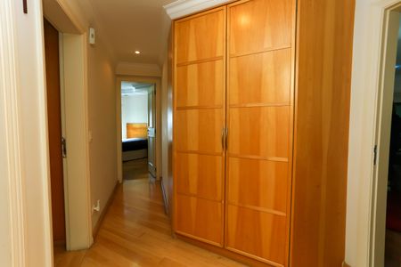 Apartamento à venda com 245m², 4 quartos e 4 vagasCorredor