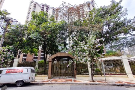 Apartamento à venda com 245m², 4 quartos e 4 vagasFachada e portaria