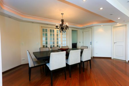 Apartamento à venda com 245m², 4 quartos e 4 vagasSala