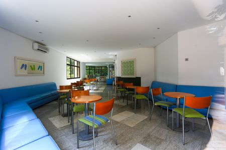 Apartamento à venda com 245m², 4 quartos e 4 vagasÁrea comum - Salão de festas