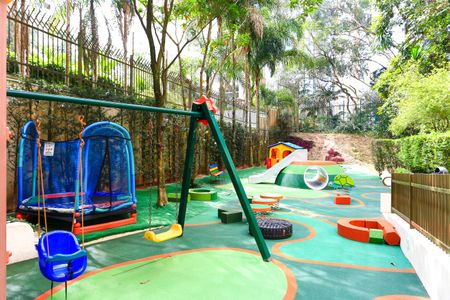 Apartamento à venda com 245m², 4 quartos e 4 vagasÁrea comum - Playground