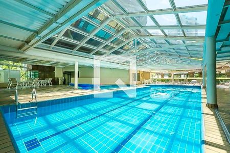 Apartamento à venda com 245m², 4 quartos e 4 vagasÁrea comum - Piscina