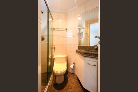 Apartamento à venda com 245m², 4 quartos e 4 vagasBanheiro da Suíte 2