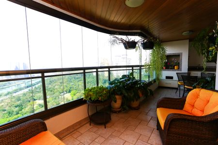 Apartamento à venda com 245m², 4 quartos e 4 vagasVaranda da Sala