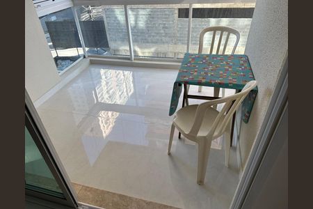 Apartamento à venda com 76m², 2 quartos e 1 vagaVaranda