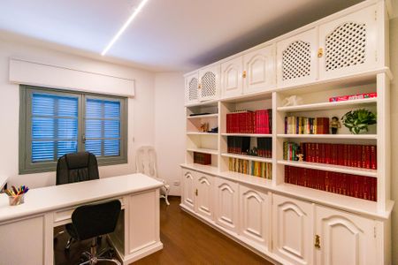 Casa para alugar com 397m², 4 quartos e 6 vagasQuarto