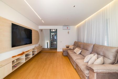 Casa para alugar com 397m², 4 quartos e 6 vagasSala