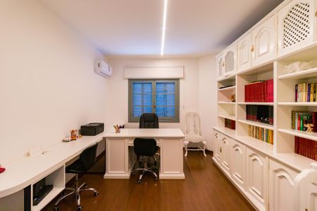 Casa para alugar com 397m², 4 quartos e 6 vagasQuarto