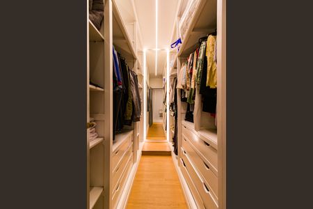 Casa para alugar com 397m², 4 quartos e 6 vagasCloset da Suíte 4