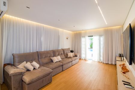 Casa para alugar com 397m², 4 quartos e 6 vagasSala