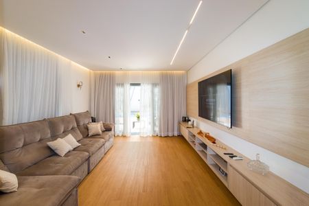 Casa para alugar com 397m², 4 quartos e 6 vagasSala