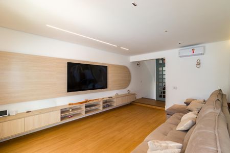 Casa para alugar com 397m², 4 quartos e 6 vagasSala