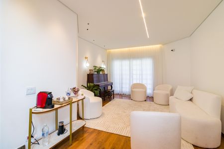 Casa para alugar com 397m², 4 quartos e 6 vagasSala