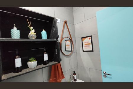 Banheiro de kitnet/studio para alugar com 1 quarto, 38m² em Guaianazes, São Paulo