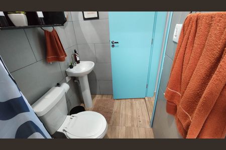 Banheiro de kitnet/studio para alugar com 1 quarto, 38m² em Guaianazes, São Paulo