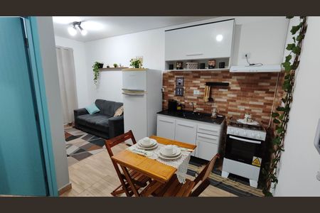 Cozinha e sala de jantar de kitnet/studio para alugar com 1 quarto, 38m² em Guaianazes, São Paulo