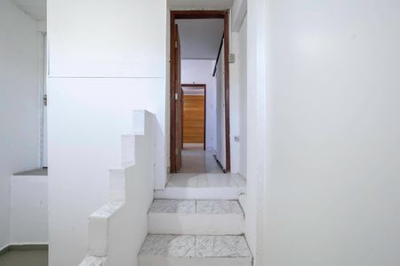 Escada de kitnet/studio para alugar com 1 quarto, 45m² em Céu Azul, Belo Horizonte