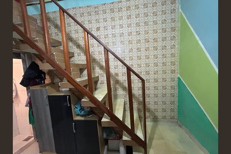 Casa para alugar com 118m², 2 quartos e 1 vagaEscada