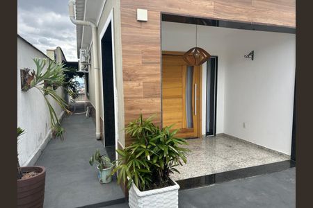 Casa à venda com 300m², 2 quartos e 4 vagas
