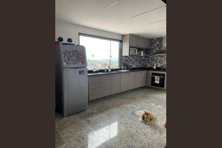 Casa à venda com 300m², 2 quartos e 4 vagas
