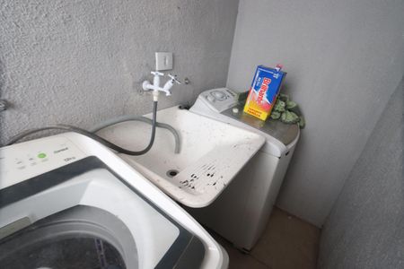 Casa à venda com 30m², 2 quartos e 1 vagaÁrea de Serviço