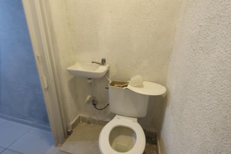 Banheiro da Suíte de casa para alugar com 2 quartos, 30m² em Jardim Guiomar, São Paulo
