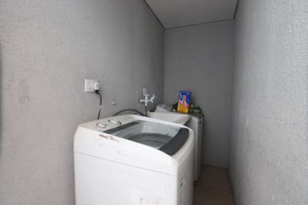 Casa à venda com 30m², 2 quartos e 1 vagaÁrea de Serviço