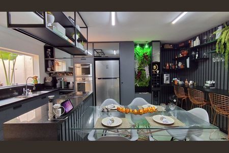 Casa à venda com 300m², 3 quartos e 2 vagasCozinha 