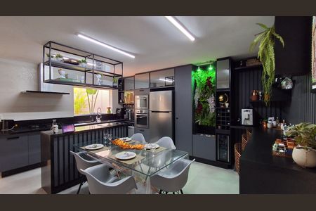 Casa à venda com 300m², 3 quartos e 2 vagasCozinha 