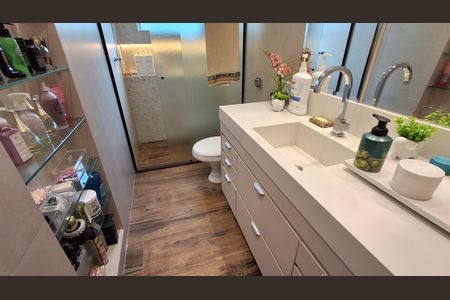 Casa à venda com 300m², 3 quartos e 2 vagasBanheiro Suíte 