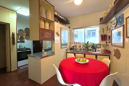 Apartamento à venda com 247m², 4 quartos e 2 vagasCopa