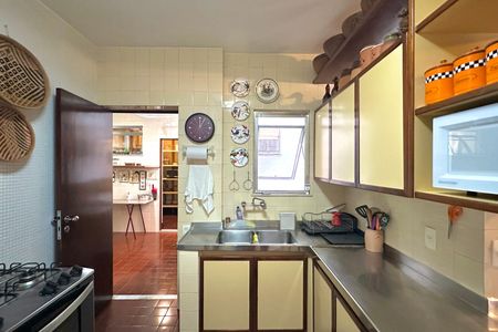 Apartamento à venda com 247m², 4 quartos e 2 vagasCozinha