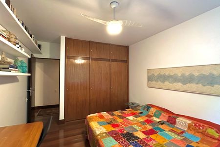 Apartamento à venda com 247m², 4 quartos e 2 vagasQuarto 01