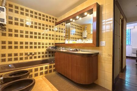 Apartamento à venda com 247m², 4 quartos e 2 vagasBanheiro da suíte 2