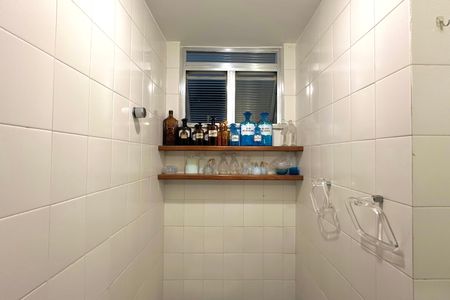 Apartamento à venda com 247m², 4 quartos e 2 vagasBanheiro 