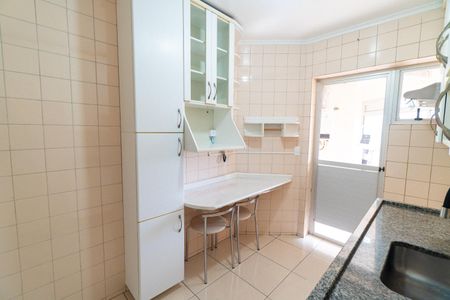 Apartamento à venda com 64m², 2 quartos e 2 vagasCozinha