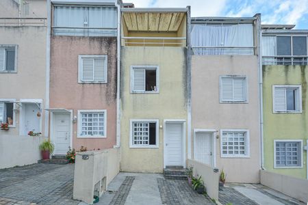Casa à venda com 114m², 3 quartos e 2 vagas Casa à venda com 114m², 3 quartos e 2 vagasFachada