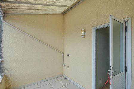 Casa à venda com 114m², 3 quartos e 2 vagas Casa à venda com 114m², 3 quartos e 2 vagasSacada