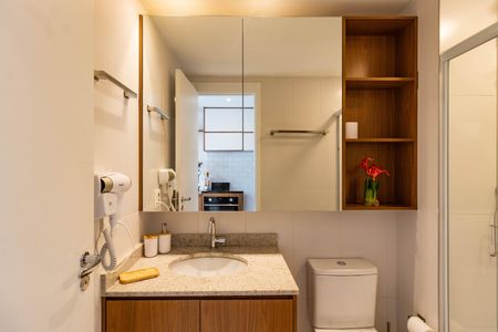 Banheiro de kitnet/studio à venda com 1 quarto, 27m² em Pompeia, São Paulo