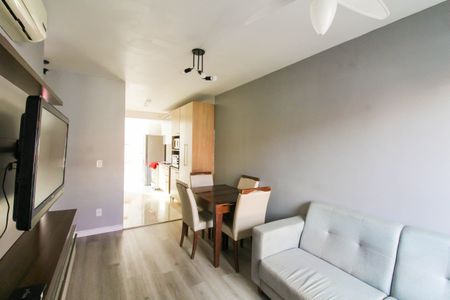 Sala de casa de condomínio à venda com 2 quartos, 57m² em Olaria, Canoas