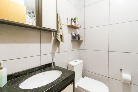 Casa de condomínio à venda com 57m², 2 quartos e 2 vagasBanheiro